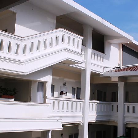 Ramayana Hotel Macasar Exterior foto