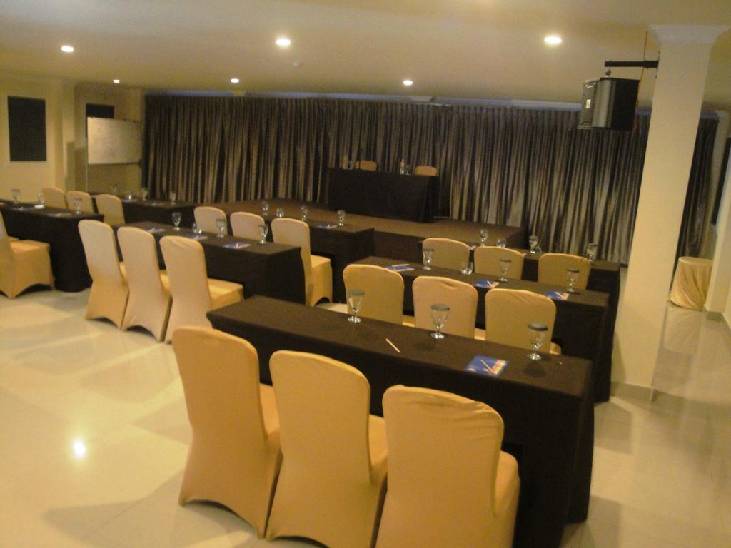 Ramayana Hotel Macasar Exterior foto