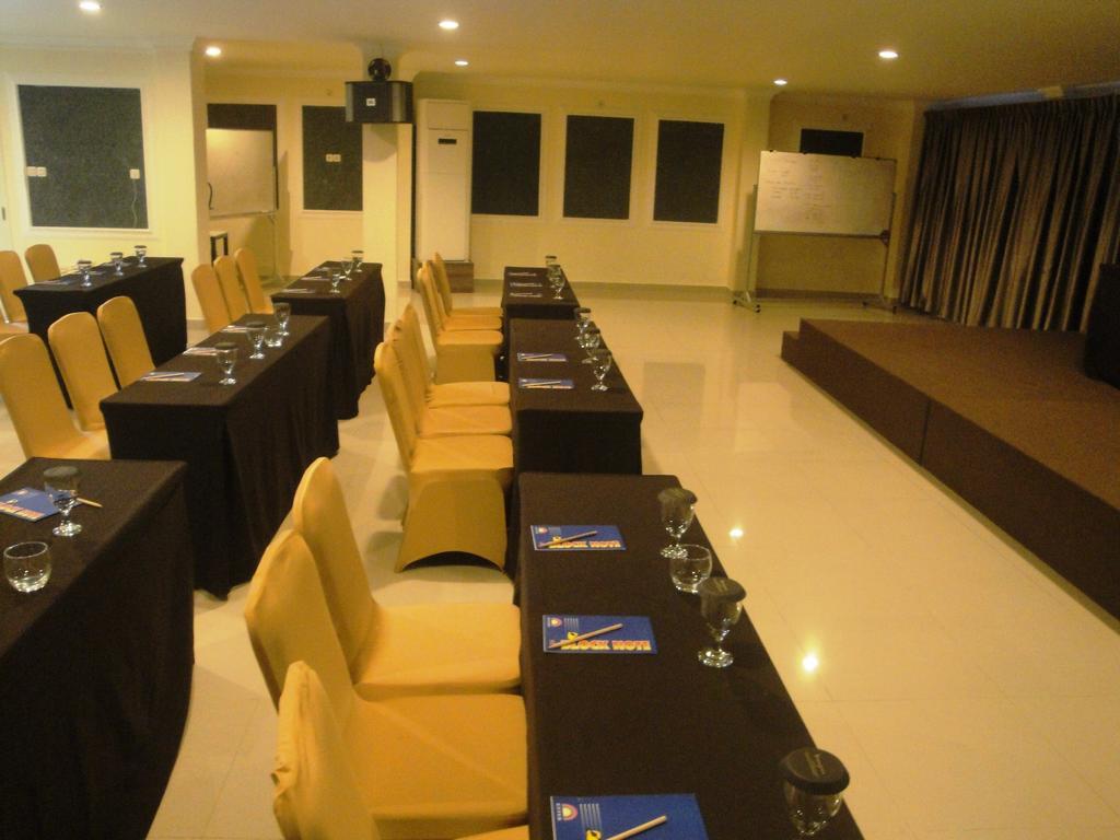 Ramayana Hotel Macasar Exterior foto