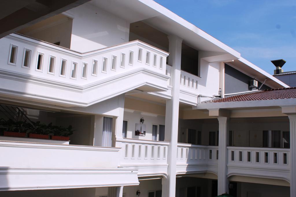 Ramayana Hotel Macasar Exterior foto
