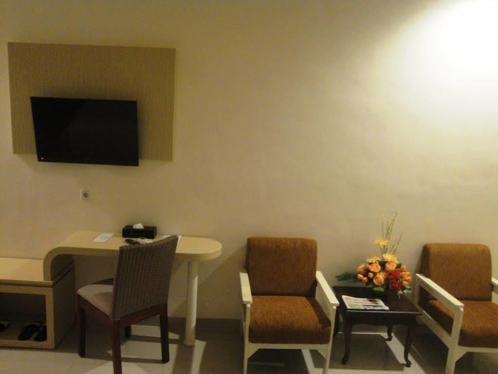 Ramayana Hotel Macasar Exterior foto