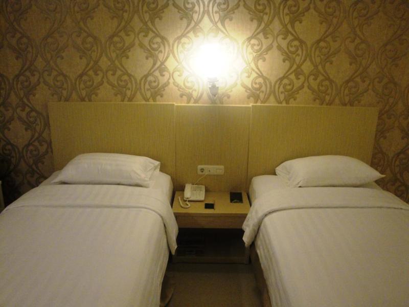 Ramayana Hotel Macasar Exterior foto
