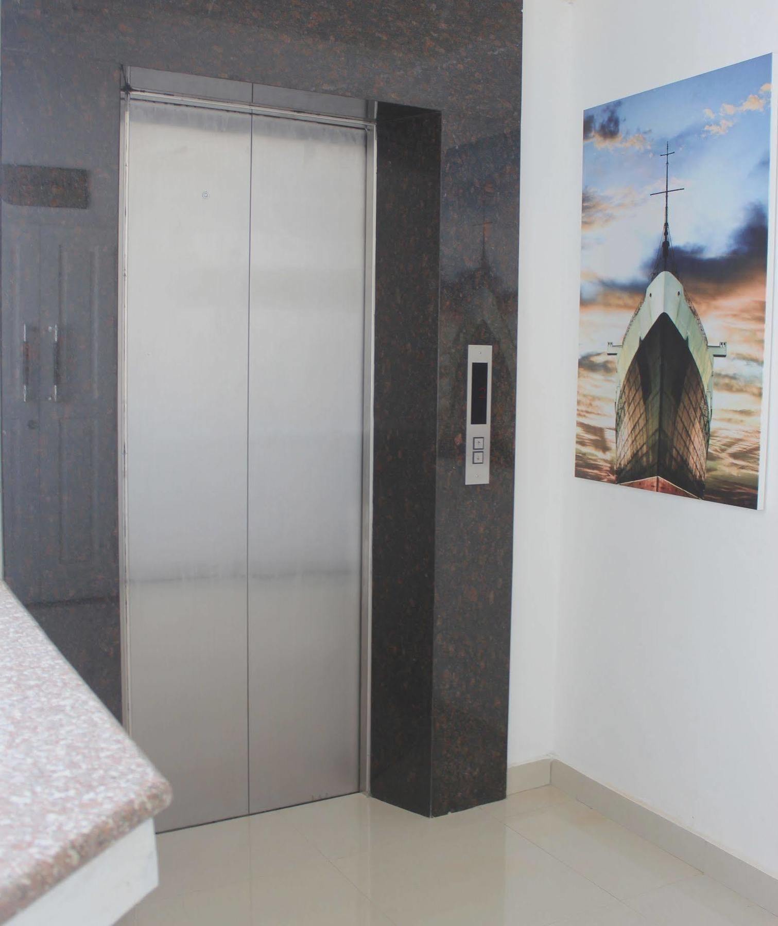Ramayana Hotel Macasar Exterior foto